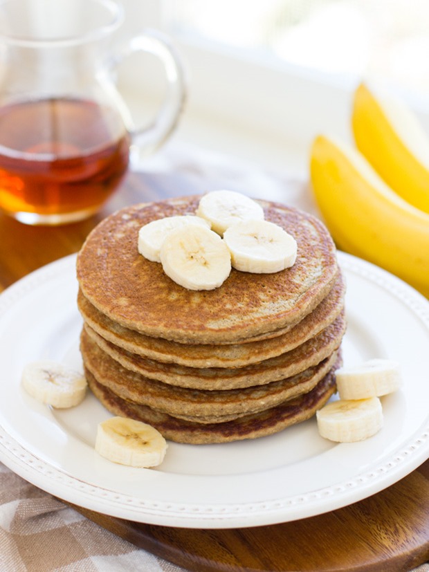 Vegan Oatmeal Pancakes w/ Banana